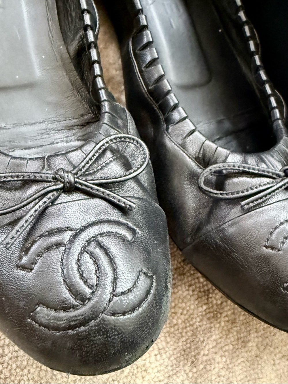 CHANEL Black Leather Quilted CC-toe Ballet Flats - Picture 2 of 6